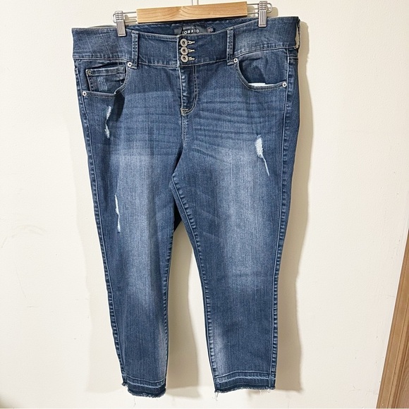 Torrid Premium Jeggings Distressed Blue Jeans Size 18 - Picture 1 of 9